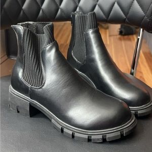 Black combat boots Steve Madden